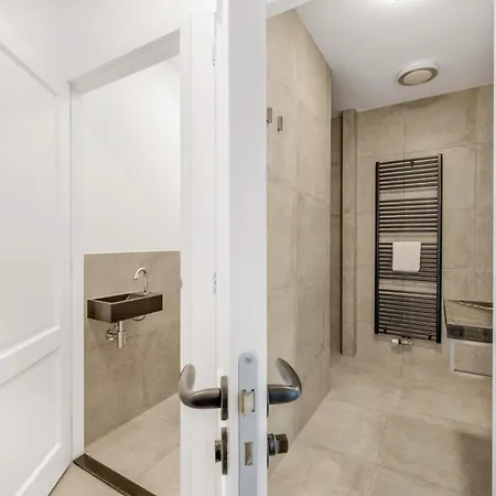 Backside Apartment *