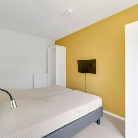 아파트 Backside *